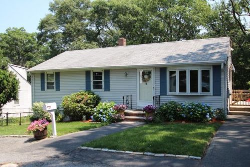 15 Buena Vista St, Saugus, MA 01906 exterior