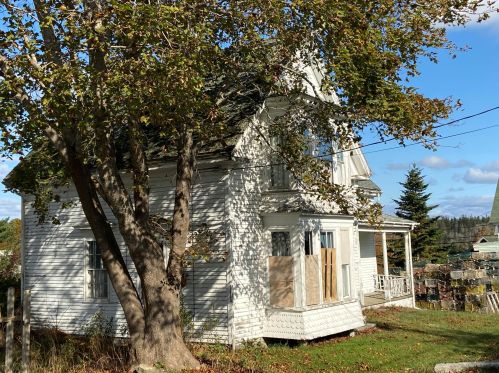 5 Starr St, Vinalhaven, ME 04863 exterior