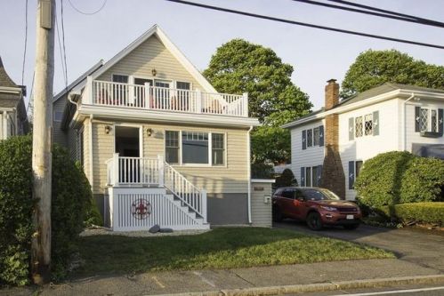 136 Willow Rd, Nahant, MA 01908 exterior