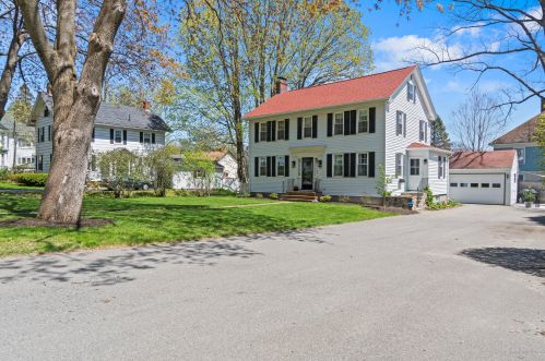 19 Chestnut St, Augusta, ME 04330 exterior