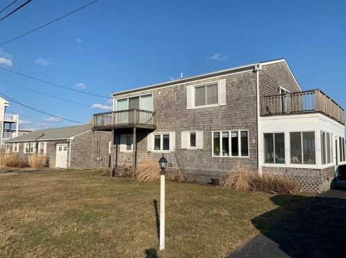 39 Major Arnold Rd, Narragansett, RI 02882 exterior