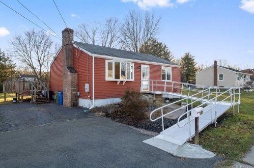 367 Mile Ln, Middletown, CT 06457 exterior
