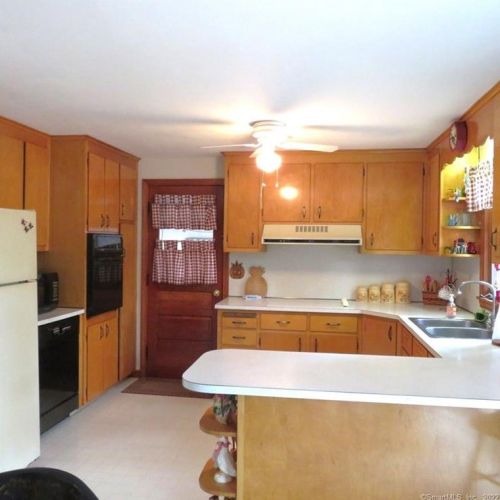 111 Daley St, Bristol, CT 06010 exterior