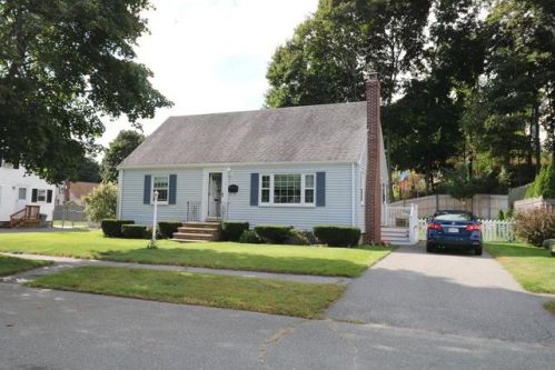 4 Rainbow Cir, Peabody, MA 01960 exterior