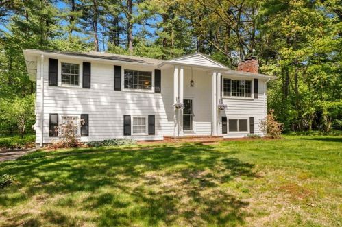 13 Lantern Ln, Medfield, MA 02052 exterior