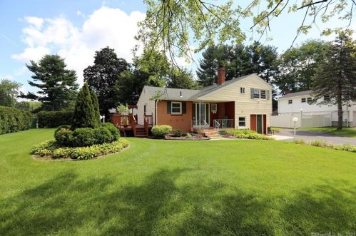 6 Ash Dr, Windsor, CT 06095 exterior