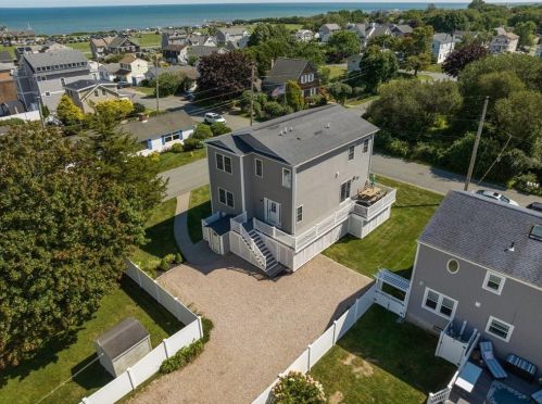 34 Elizabeth Rd, Narragansett, RI 02882 exterior