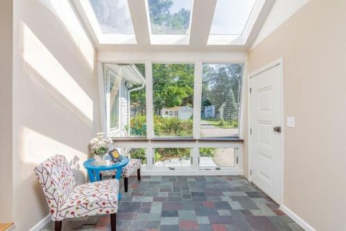 56 Middlebrook Dr, Springfield, MA 01129 exterior