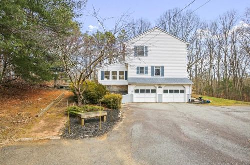 152 Olsen Cir, Norwich, CT 06351 exterior