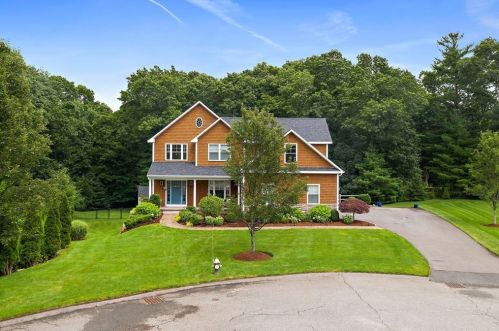 9 Swallow Ln, Stoughton, MA 02072 exterior