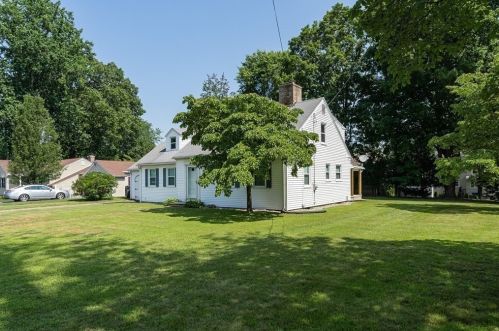 137 Whittum Ave, Springfield, MA 01118 exterior