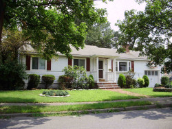 54 Selwyn Rd, Newton, MA 02461 exterior