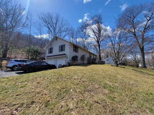 56 Garthwait Rd, Waterbury, CT 06716 exterior