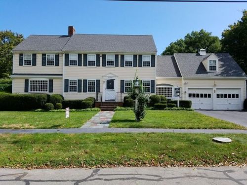 74 Whitelawn Ave, Milton, MA 02186 exterior