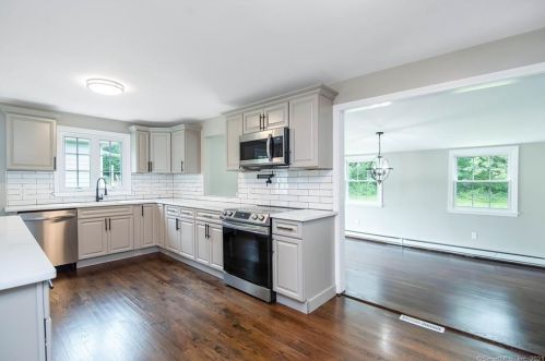 10 Joelle Dr, Portland, CT 06480 exterior