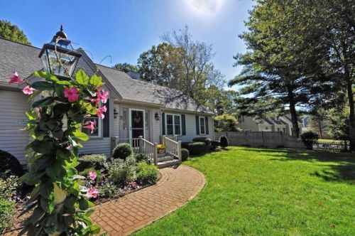 11 Player Cir, Mashpee, MA 02649 exterior