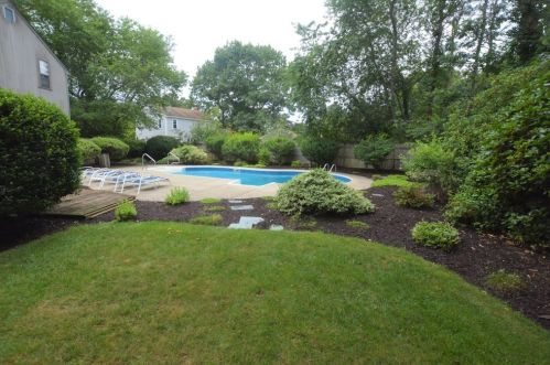 4 Trinas Path, Plymouth, MA 02360 exterior