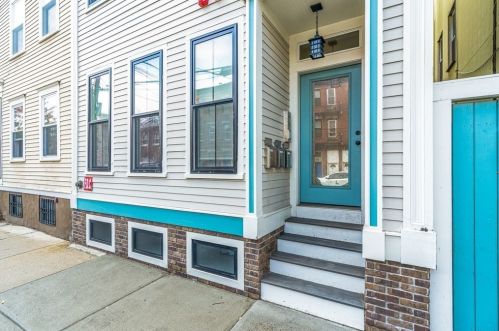 285 Sumner St, Roxbury-Xing, MA 02125 exterior