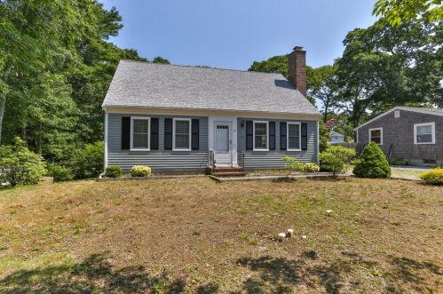 8 Yale Dr, Teaticket, MA 02536 exterior