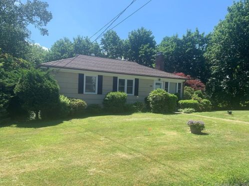 59 Valleyview Dr, Middlefield, CT 06455 exterior