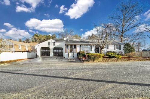 7 Millpond Dr, Billerica, MA 01862 exterior