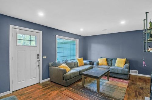 17 Assisi Way, Norwalk, CT 06851 exterior