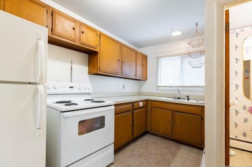 31 Mckenna Dr, Middletown, CT 06457 exterior