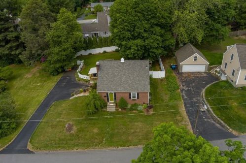 15 Goulding Dr, Auburn, MA 01501 exterior