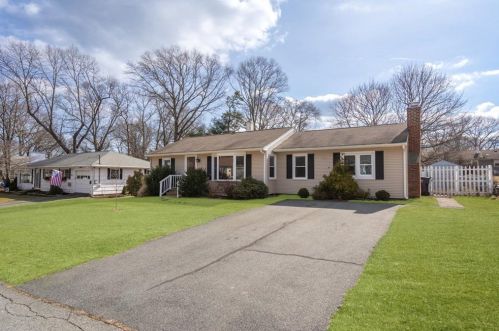 71 Glenwood Dr, North Kingstown, RI 02852 exterior