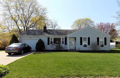 46 Charles St, North Kingstown, RI 02852 exterior