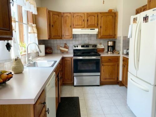 15 Meredith St, Springfield, MA 01108 exterior