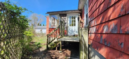 36 Briggs St, United-States-Coast-Guard-Ac, CT 06320 exterior