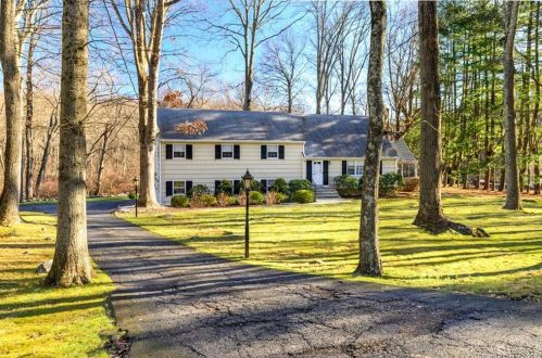 46 Brookdale Dr, Stamford, CT 06903 exterior