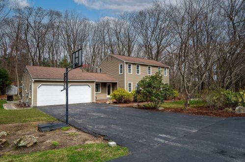 138 Fort Sumter Dr, Holden, MA 01520 exterior