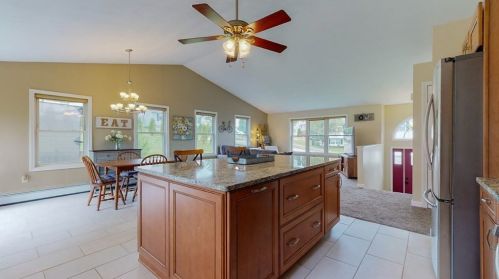 2 Shawnee Rd, Worcester, MA 01606 exterior