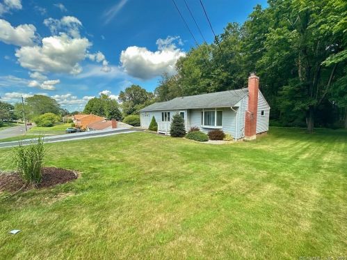 67 Mohawk Dr, Wallingford, CT 06492 exterior