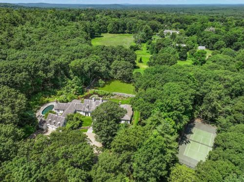 100 Chestnut St, Weston, MA 02493 exterior