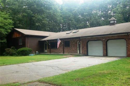 10 Winsor Ln, Johnston, RI 02919 exterior