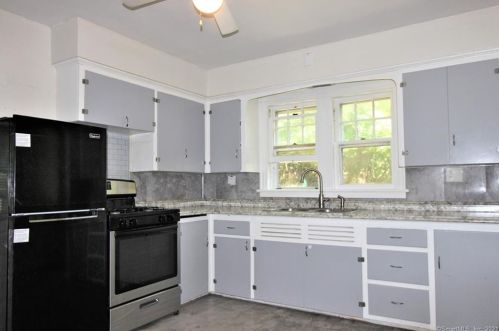 4 Rose Hill Ave, Ansonia, CT 06401 exterior