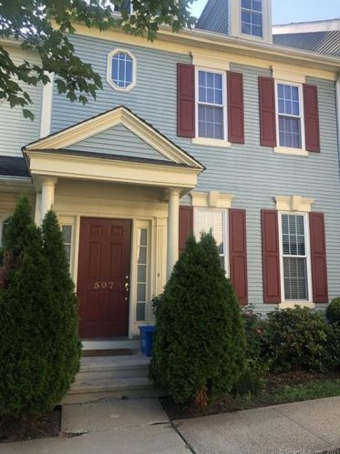 507 Cambridge Cmns, Middletown, CT 06457 exterior