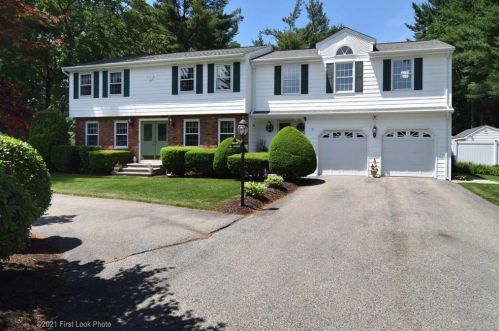 15 Apple Blossom Ln, Coventry, RI 02816 exterior