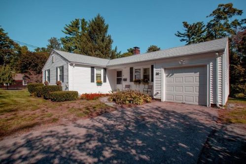 90 Forest Rd, Stoughton, MA 02072 exterior