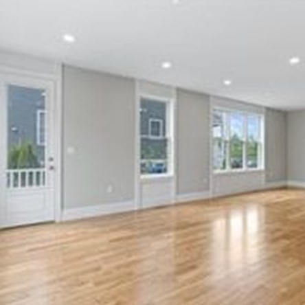 34 Dix St, Roxbury-Xing, MA 02122 exterior