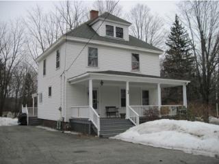 86 Court St, Kensington, NH 03833 exterior