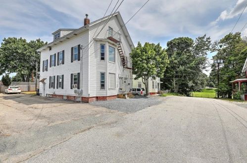 8 Sanford Ave, Cumberland, RI 02864 exterior