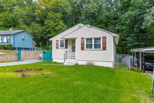 67 Oakwood Ter, Springfield, MA 01109 exterior