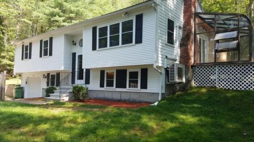1320 Quaker St, Northbridge, MA 01534 exterior