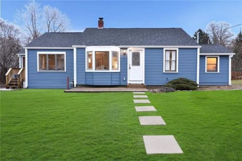 100 Bartlett Dr, Warwick, RI 02886 exterior