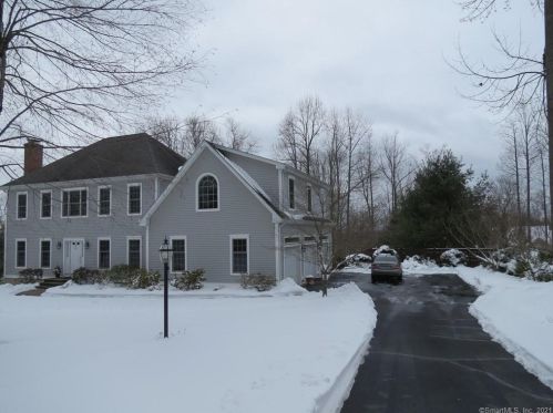 6 Flannery Row, East-Hampton, CT 06424 exterior