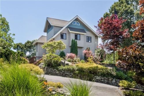 10 Seacrest Dr, Westerly, RI 02891 exterior